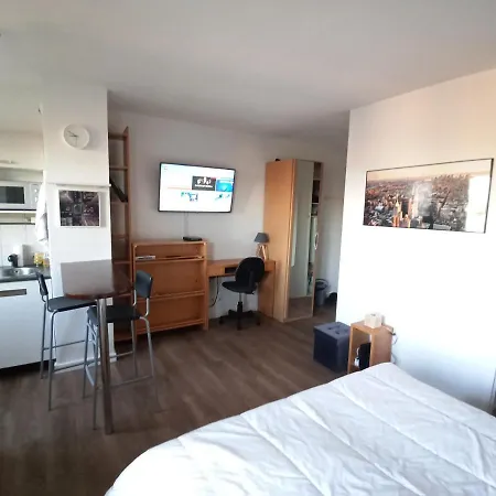 Santa Monica - Climatise - Piscine - Parking